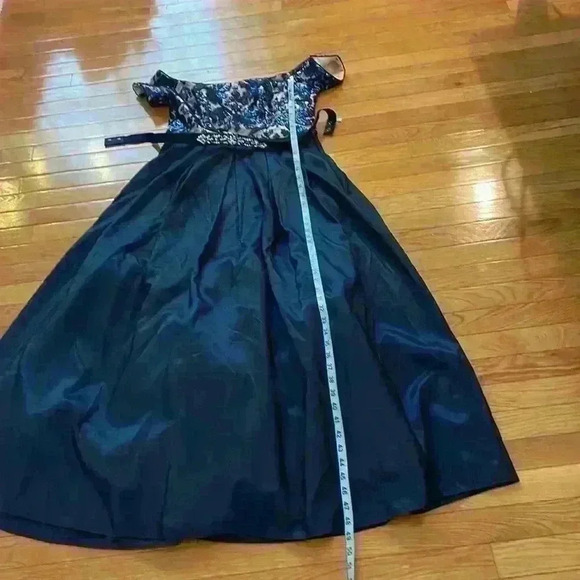 Vince Camuto, navy ball gown, size 4 - Picture 13 of 13